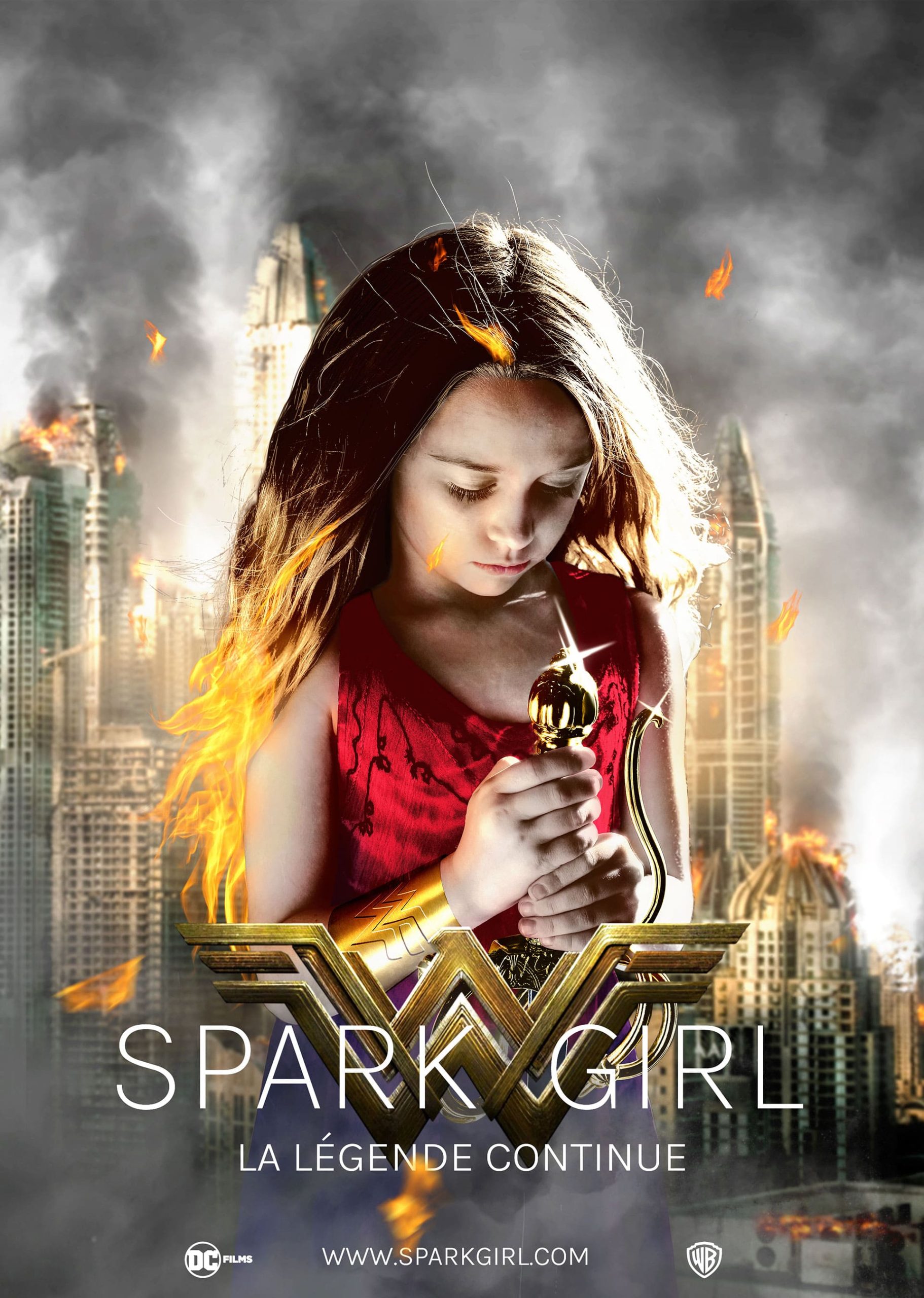Affiche du film 'Spark Girl' encadrée, mettant en valeur l'image de la jeune héroïne enflammée tenant une épée devant un paysage de ville détruite.